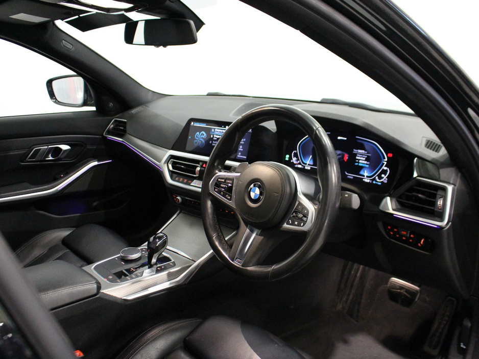2019 BMW 3 Series - image 17