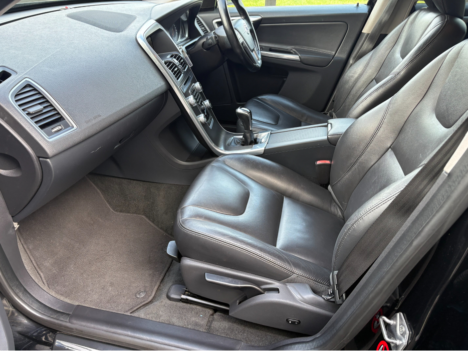 2015 Volvo XC60 - image 6