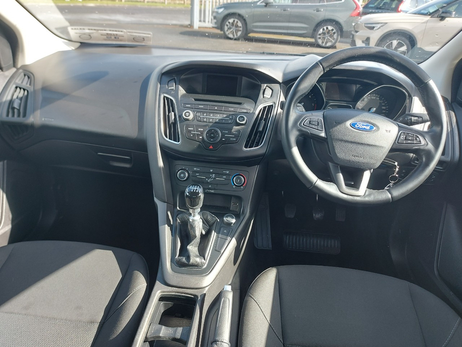 2016 Ford Focus - image 15