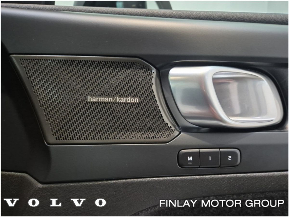 2023 Volvo XC40 - image 16