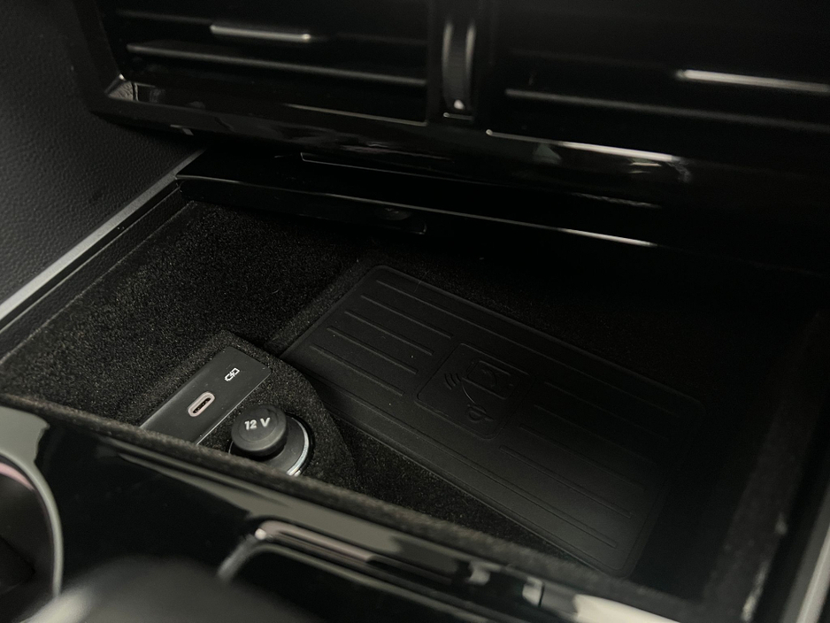 2025 Volkswagen Touareg - image 24