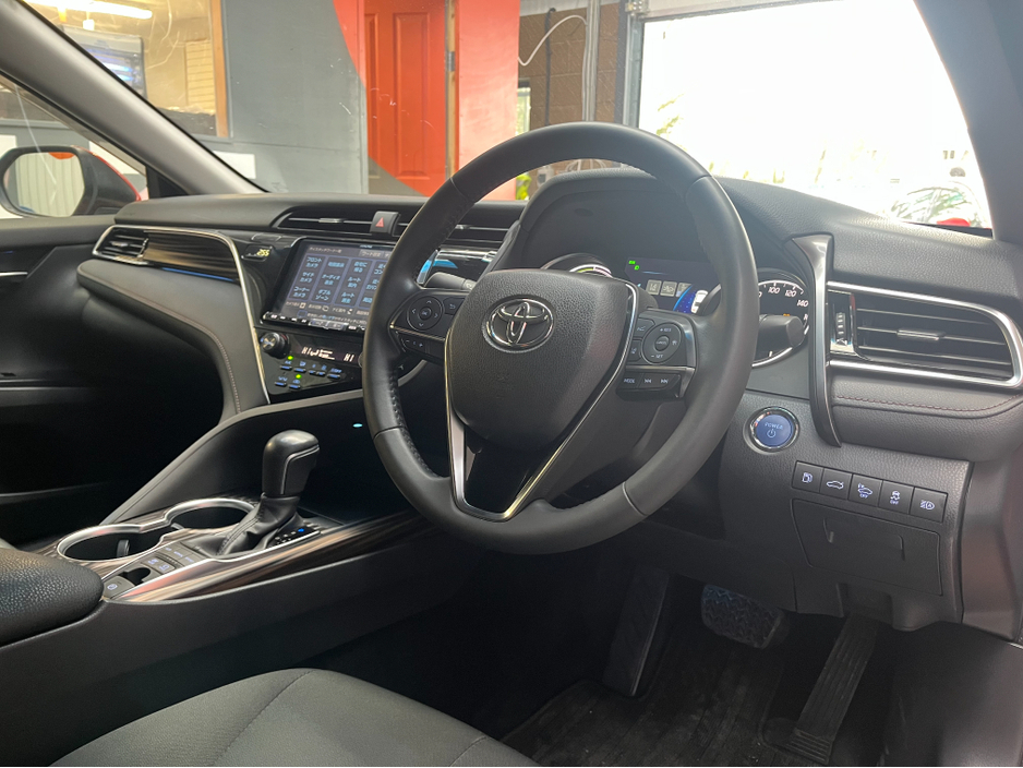 2018 Toyota Camry - image 9