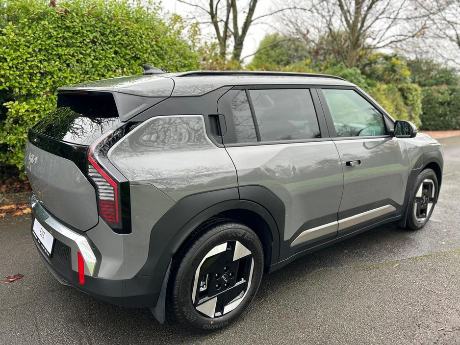 2026 Kia EV3 Order now 261 *Earth 2 up to 436 km range, Led HeadLights, sat nav radio, 7 YEAR WARRANTY, Reversing Camera, Parking Sensors, wireless charger €38,700