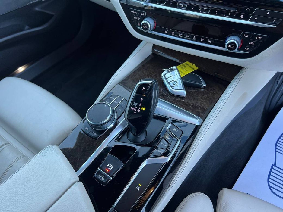 2019 BMW 5 Series 520d M-SPORT * READY TO DRIVE AWAY TODAY * // LEATHER HEATED SEATS // 19" M-SPORT ALLOYS // PARKING SENSORS FRONT & REAR €27,900