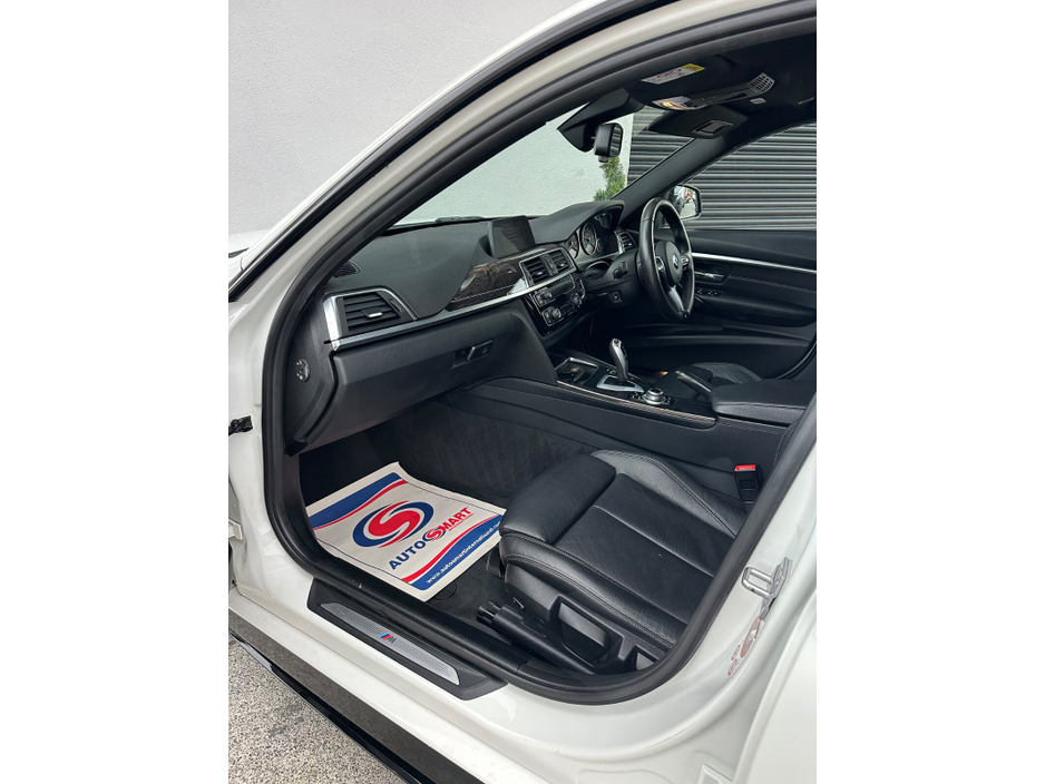 2017 BMW 3 Series - image 23