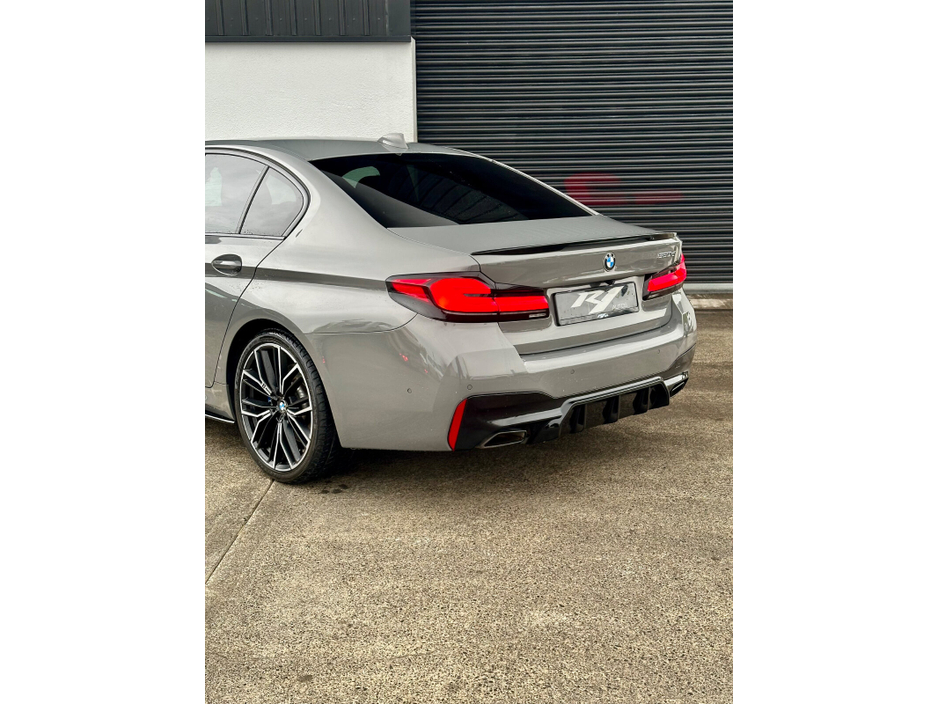 2021 BMW 5 Series - image 15