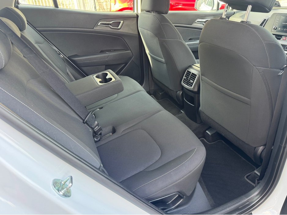 2022 Kia Sportage - image 13