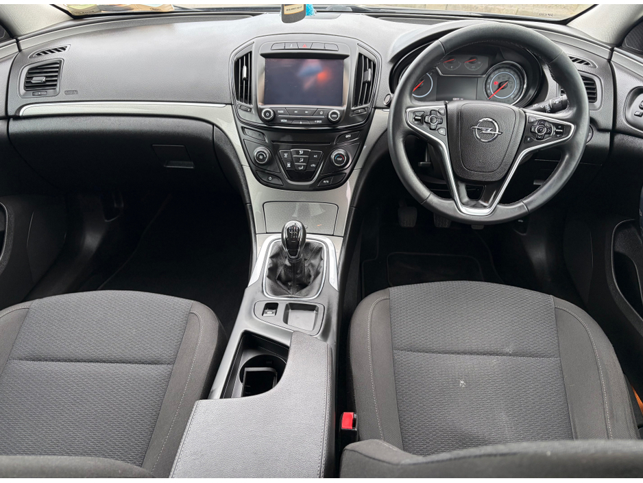 2017 Opel Insignia - image 7