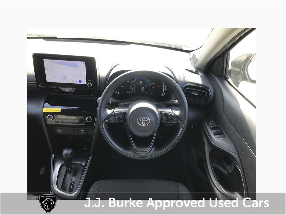 2024 Toyota Yaris - image 9