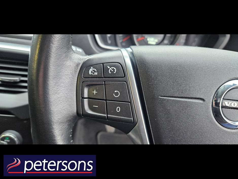 2017 Volvo V40 2.0 D2 MOMENTUM NAV + 120BHP 5DR €12,950