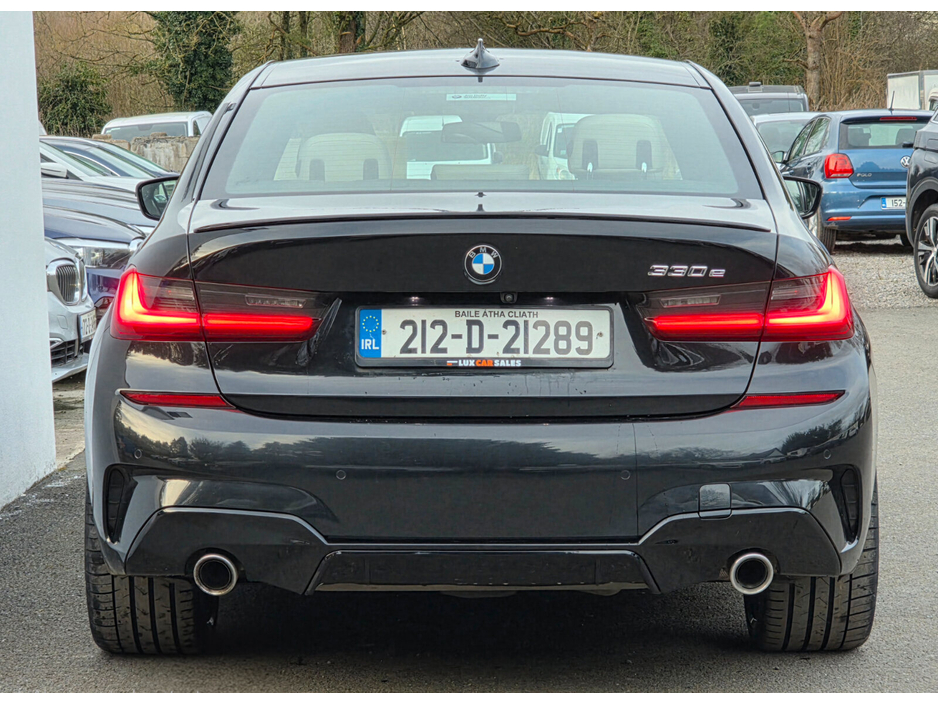 2021 BMW 3 Series - image 10
