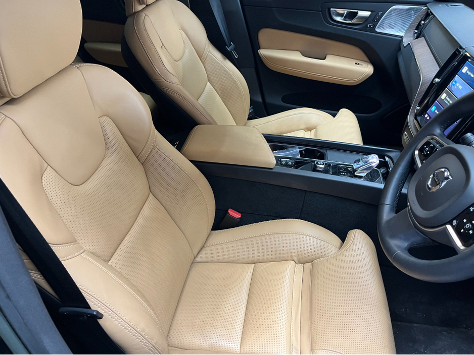 2023 Volvo XC60 - image 12