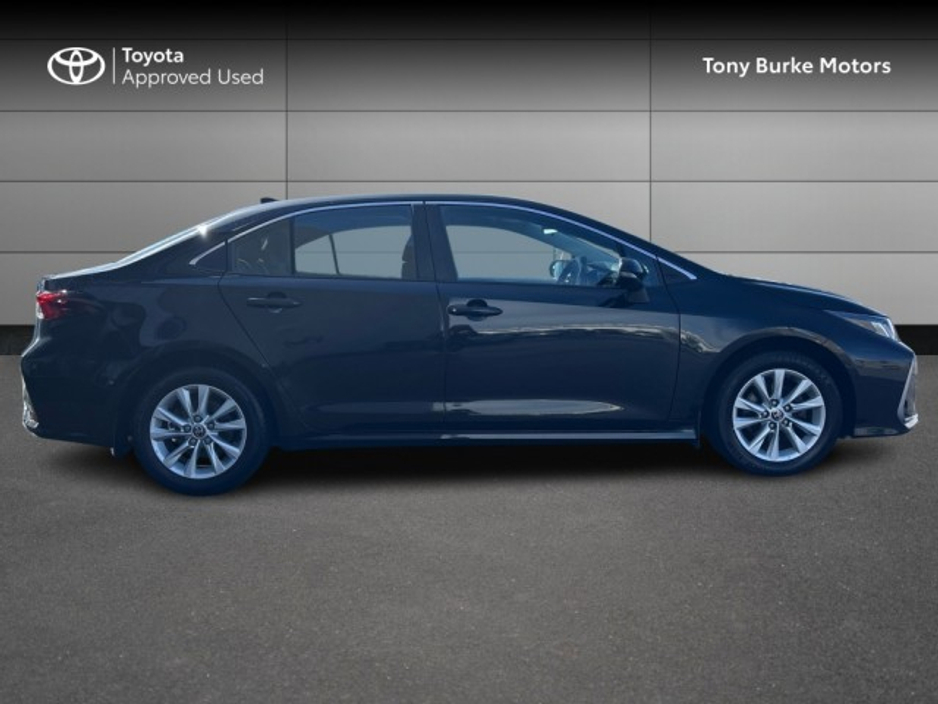 2023 Toyota Corolla - image 3