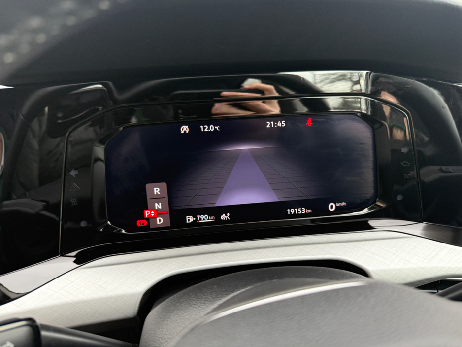 2023 Volkswagen Golf - image 13