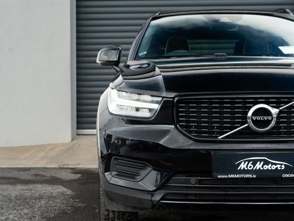 2022 Volvo XC40 - image 3
