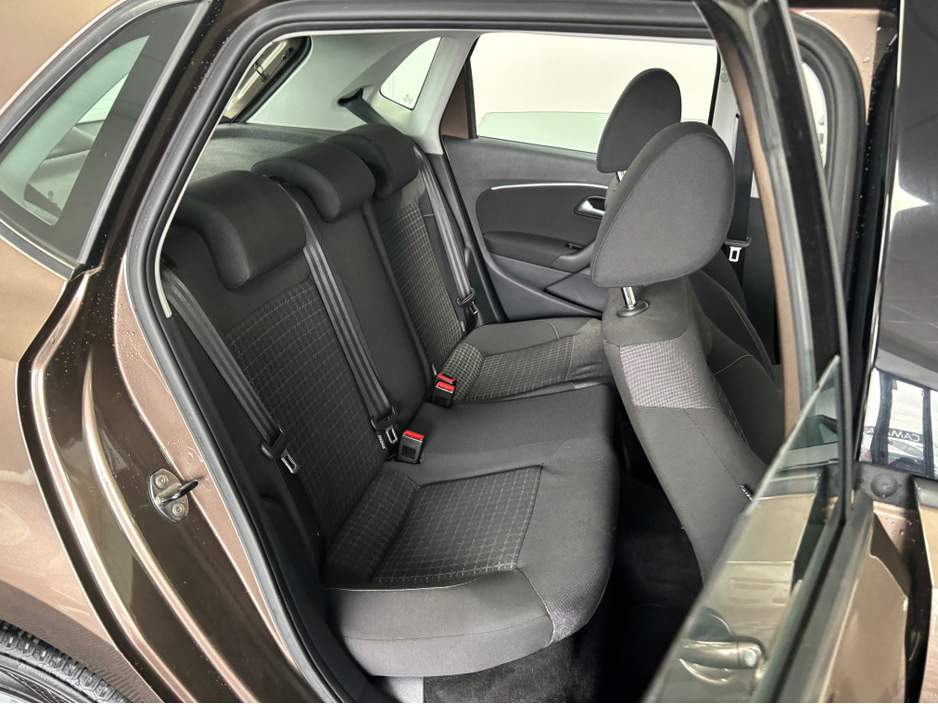 2014 Volkswagen Polo - image 10