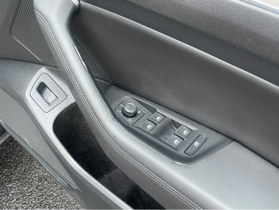 2017 Volkswagen Passat HIGHLINE 1.6 TDI MANUAL 6SPEED FWD 120HP 4DR €14,500