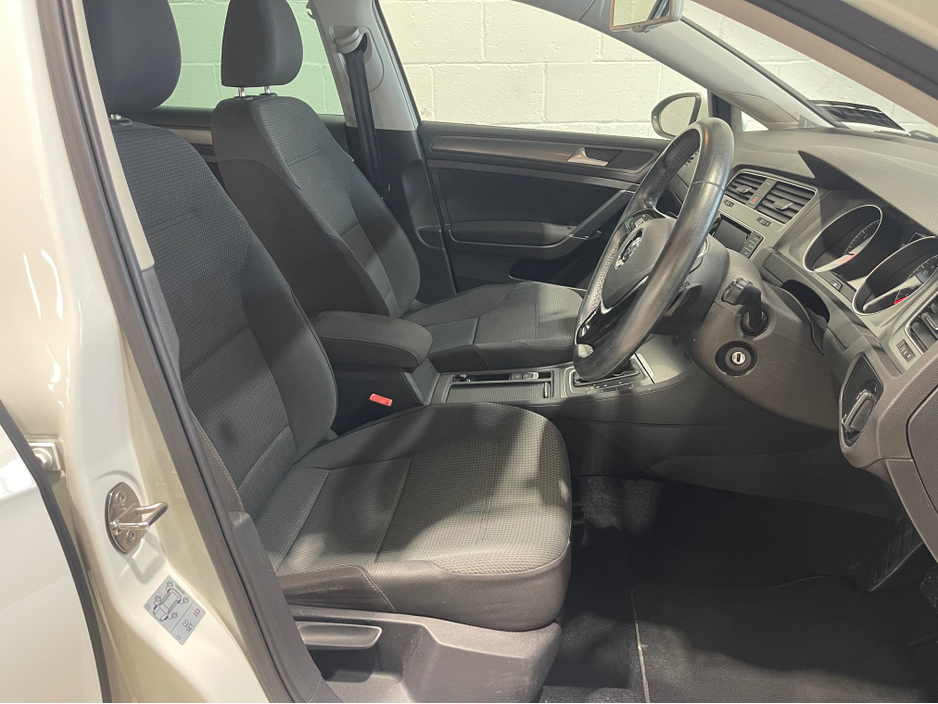 2013 Volkswagen Golf - image 11