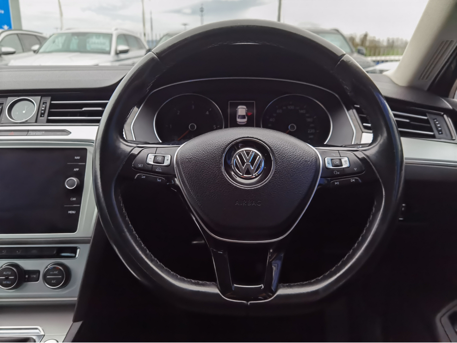 2018 Volkswagen Passat - image 14