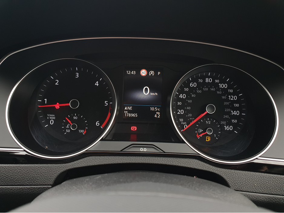 2021 Volkswagen Passat - image 19