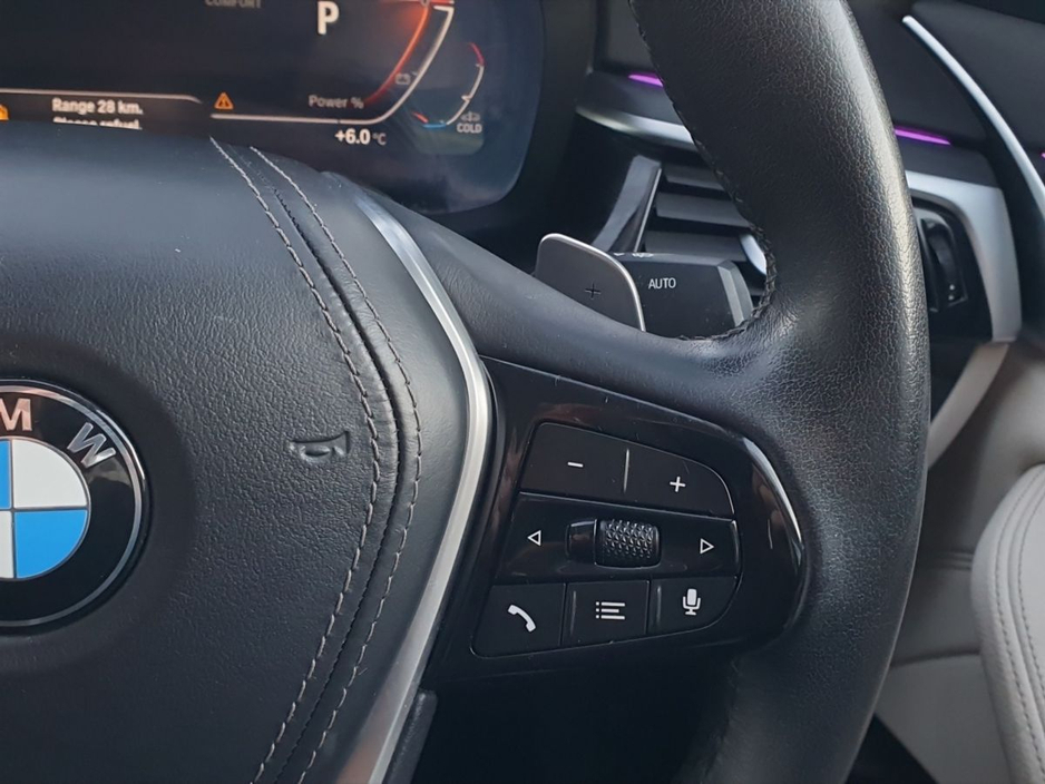 2021 BMW 5 Series - image 17