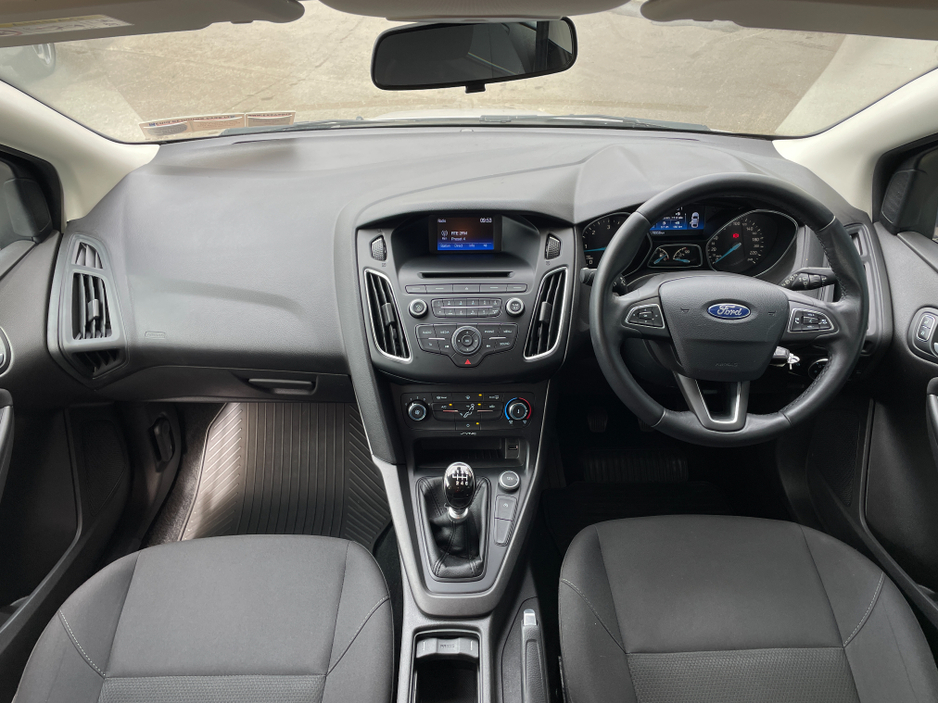 2017 Ford Focus - image 6