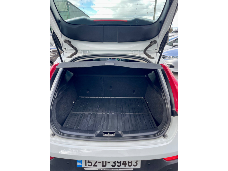 2015 Volvo V40 - image 24