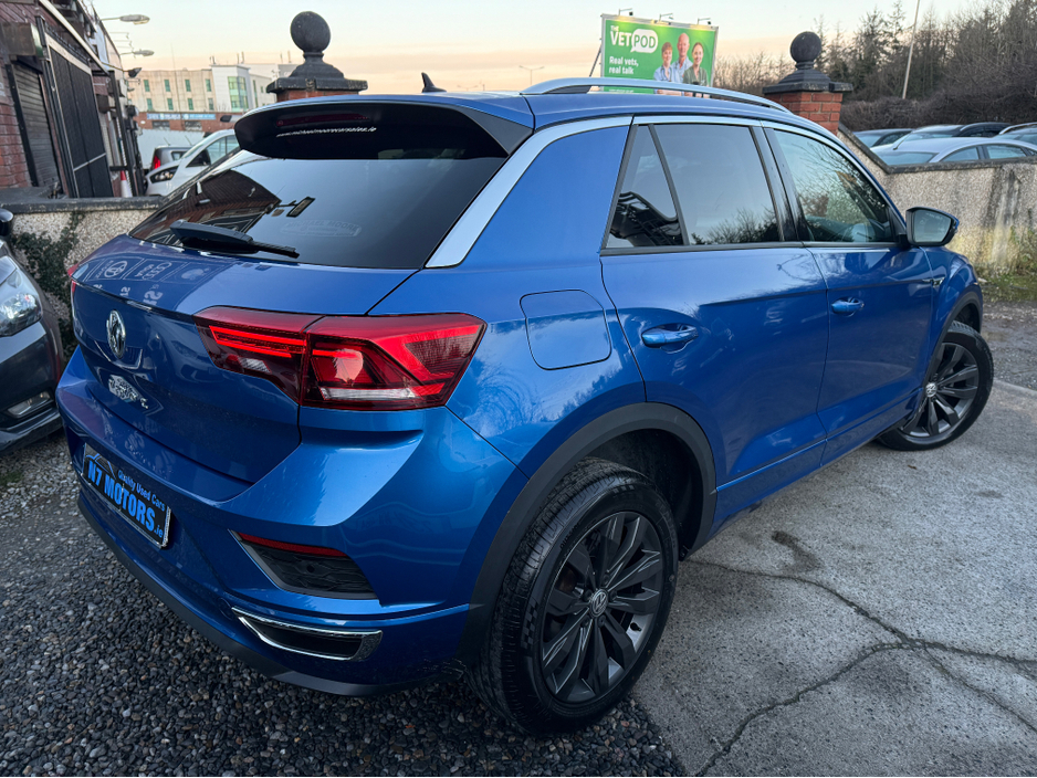 2019 Volkswagen T-Roc - image 4