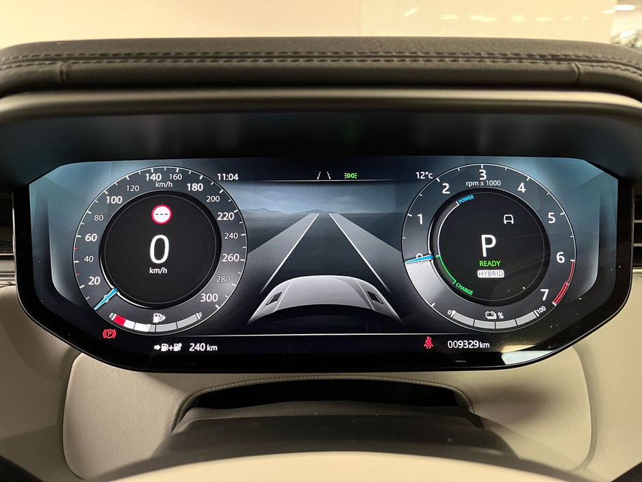 2025 Land Rover Range Rover Sport - image 13