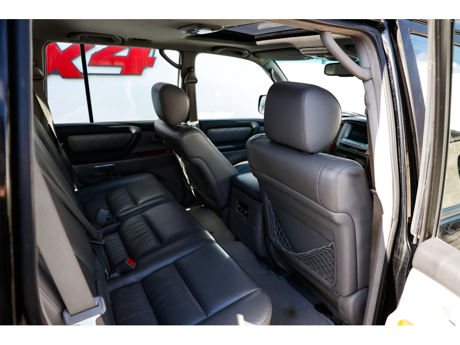 2005 Toyota Landcruiser - image 7
