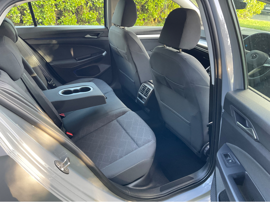 2022 Volkswagen Golf - image 27