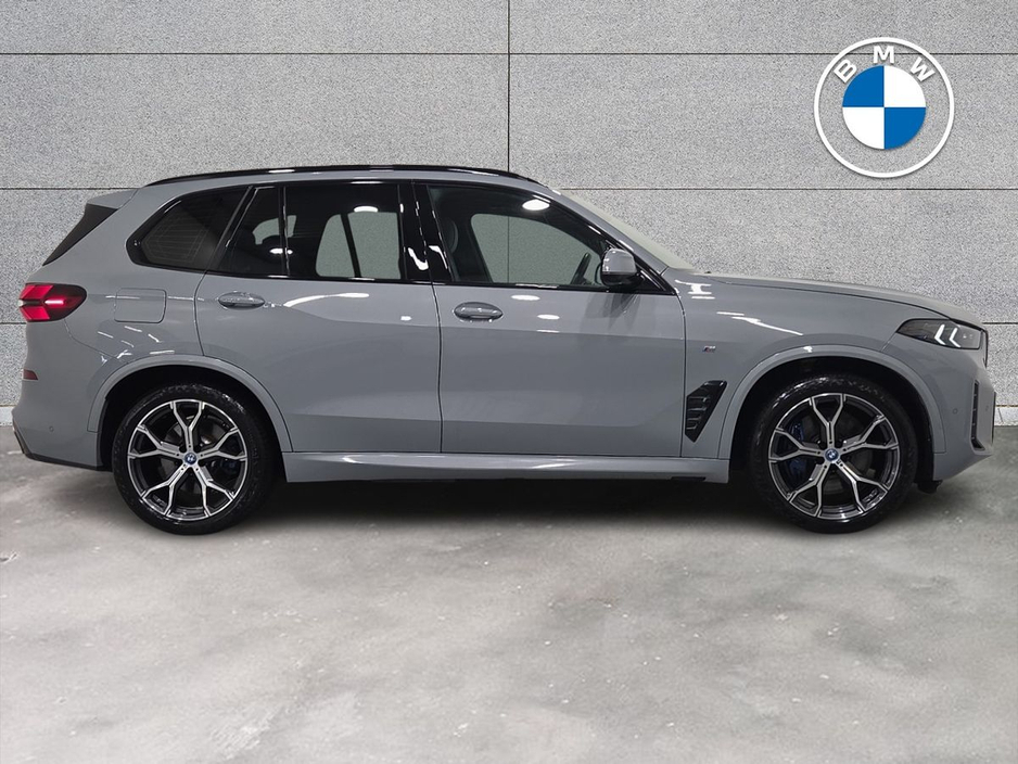 2024 BMW X5 - image 25