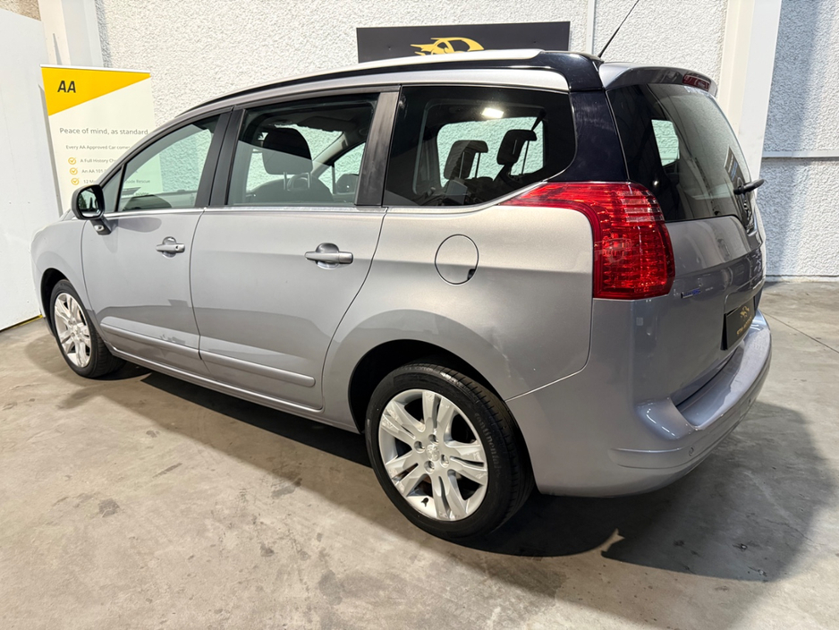 2016 Peugeot 5008 - image 10