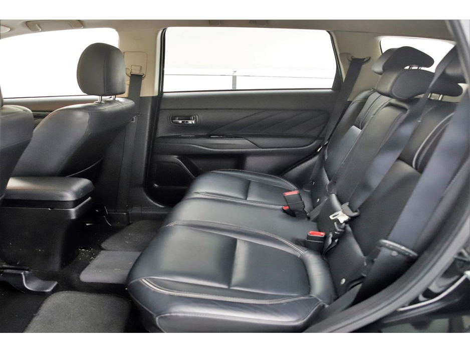 2017 Mitsubishi Outlander - image 15