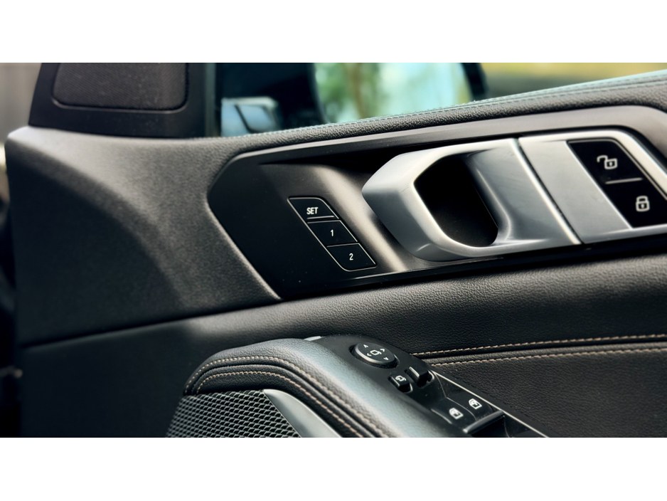 2021 BMW X5 - image 6