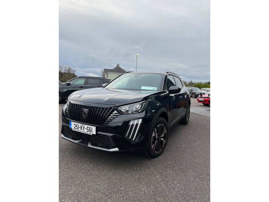 2025 Peugeot 2008 - image 2