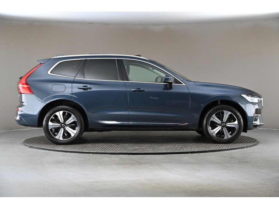 2023 Volvo XC60 - image 11