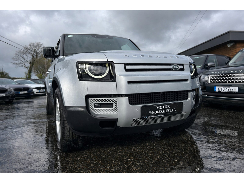 2023 Land Rover Defender - image 9