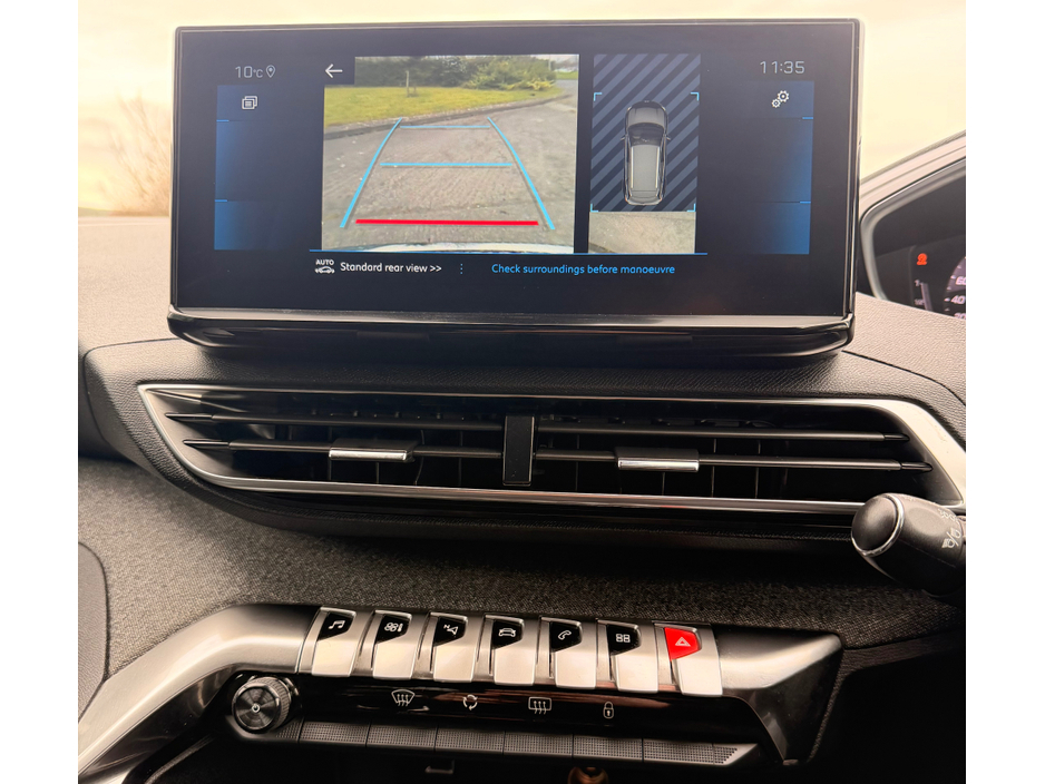 2022 Peugeot 3008 - image 16