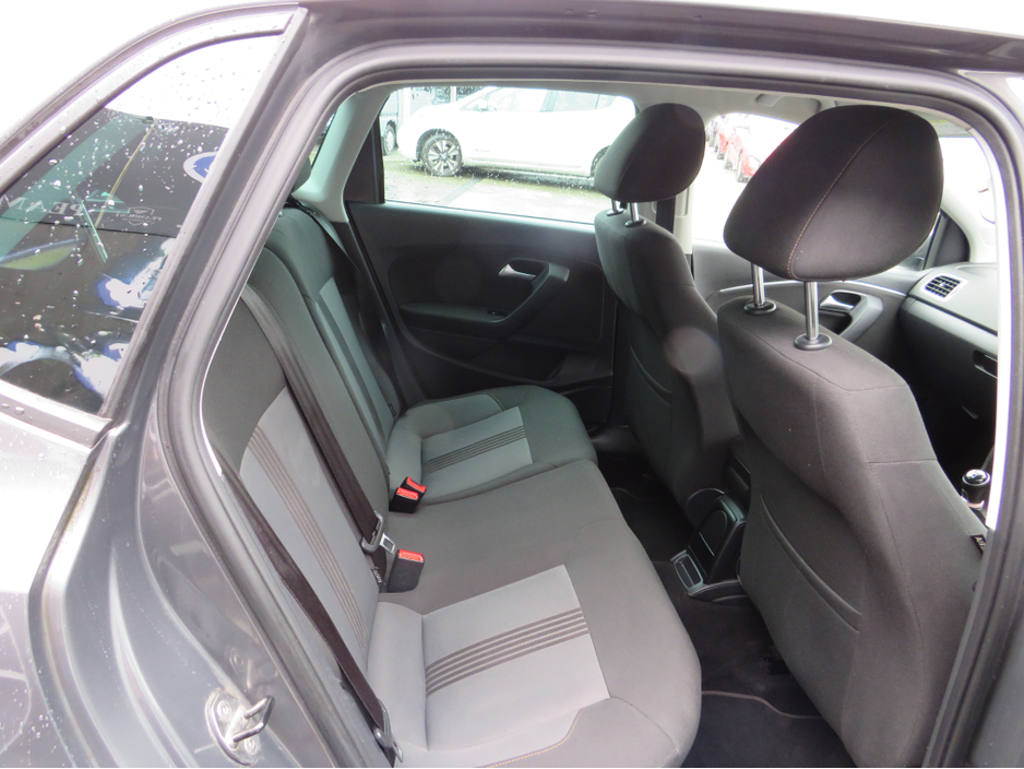 2017 Volkswagen Polo - image 7