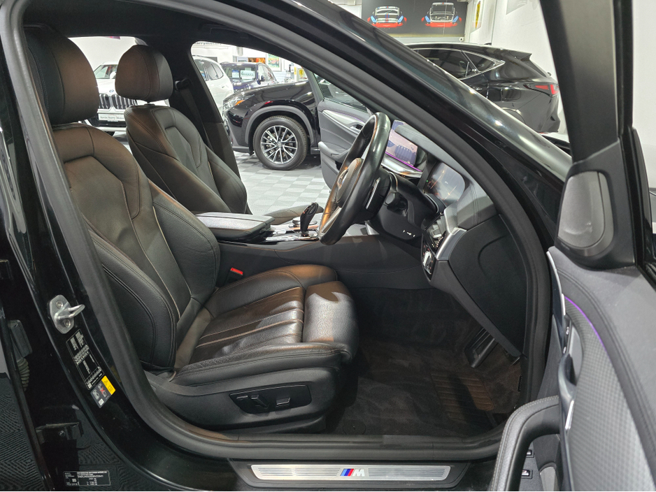 2019 BMW 5 Series - image 7