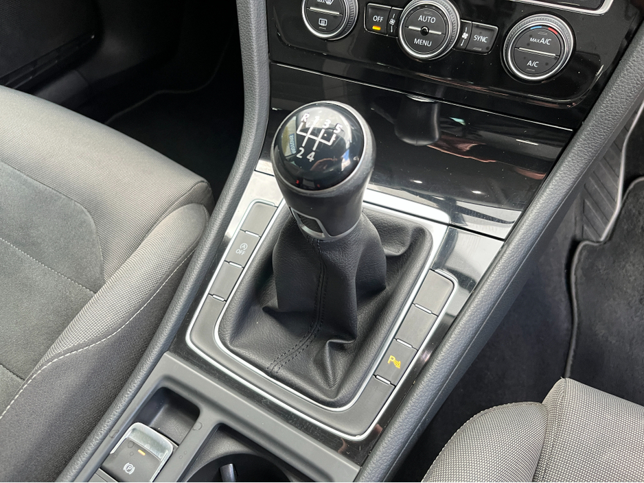 2019 Volkswagen Golf - image 17