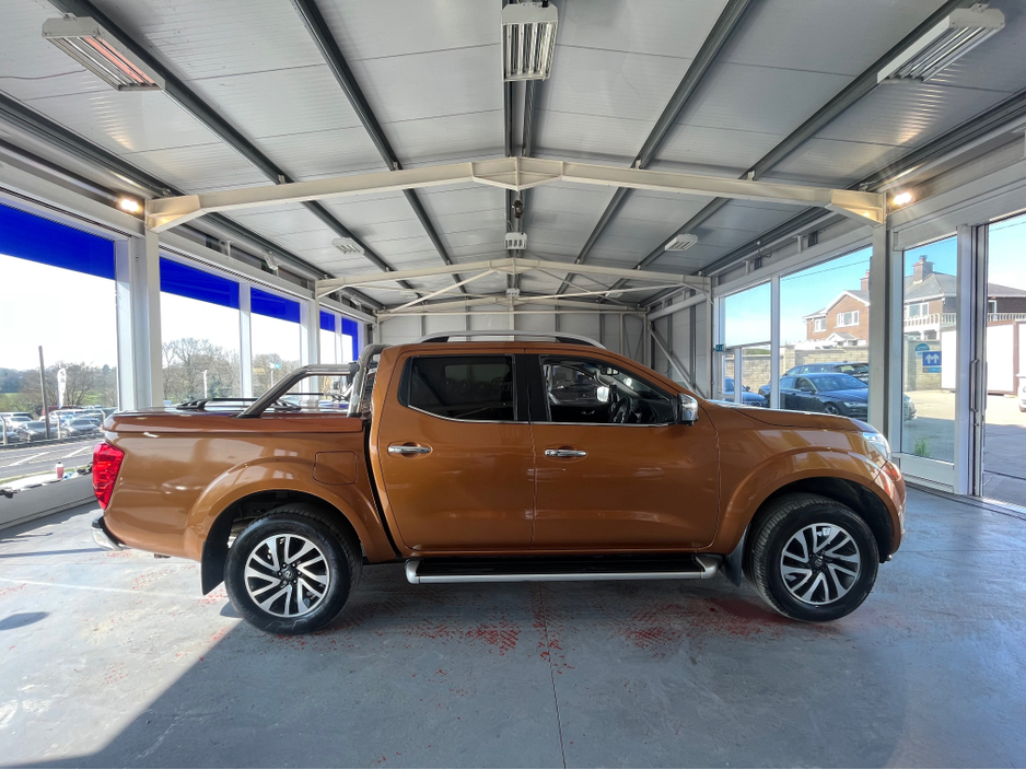 2016 Nissan Navara - image 3