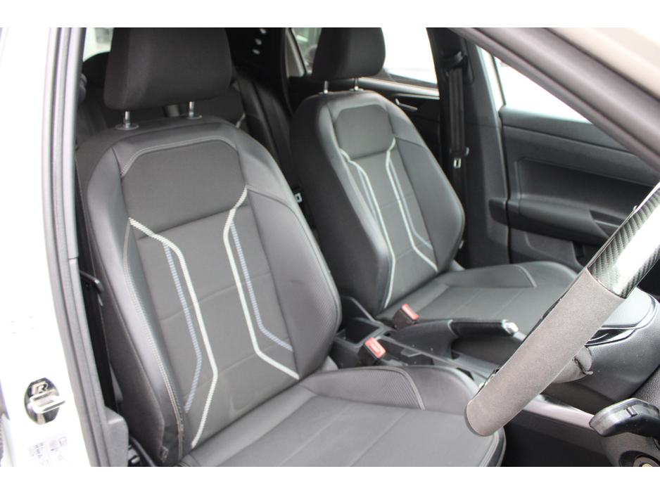 2021 Volkswagen Polo - image 12