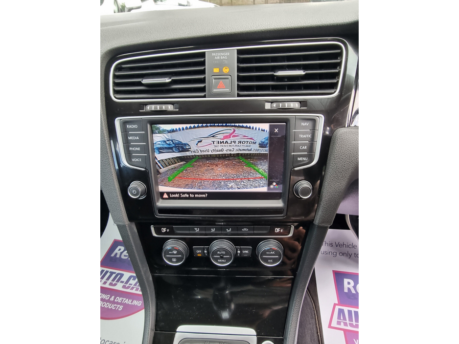 2016 Volkswagen Golf - image 16