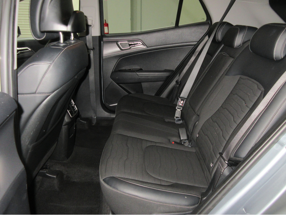 2023 Kia Sportage - image 12