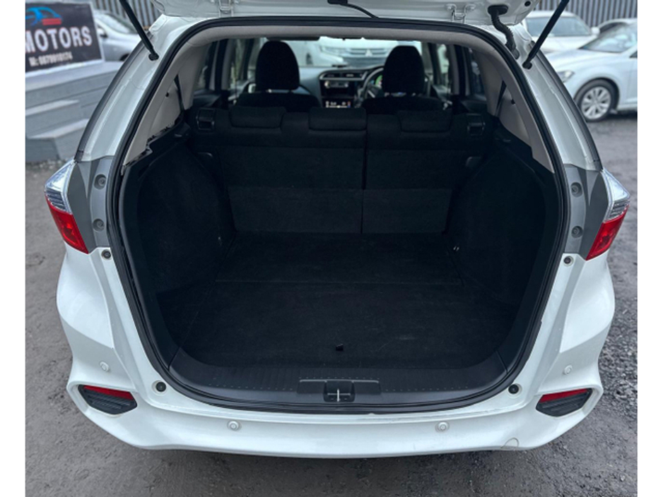 2017 Honda Shuttle 1.5L Petrol-Hybrid Estate Automatic €12,495