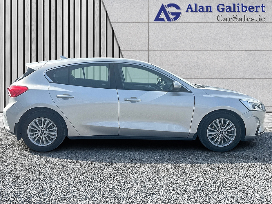 2019 Ford Focus - image 5