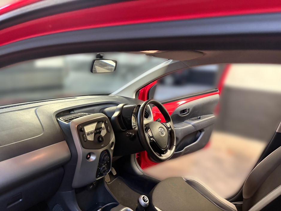 2015 Toyota Aygo X-PLAY VVT-I €7,995