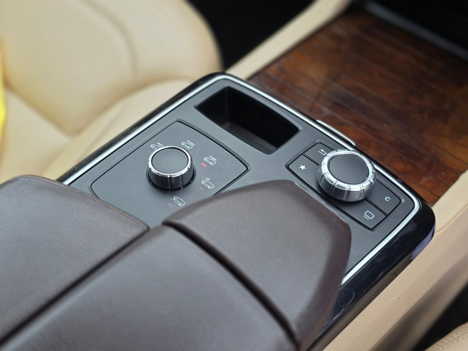 2016 Mercedes-Benz G Class - image 12